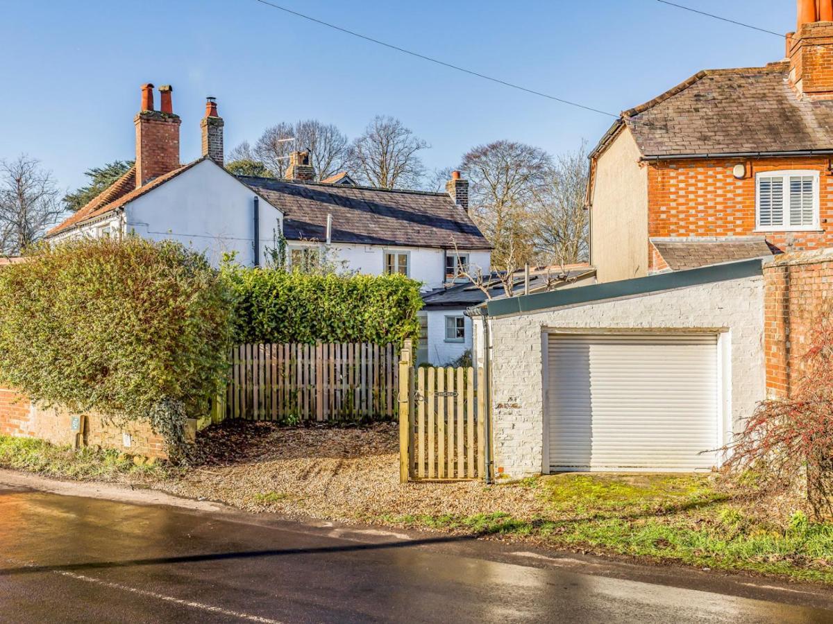 Pass The Keys Charming Downland Cottage Chichester Exterior foto