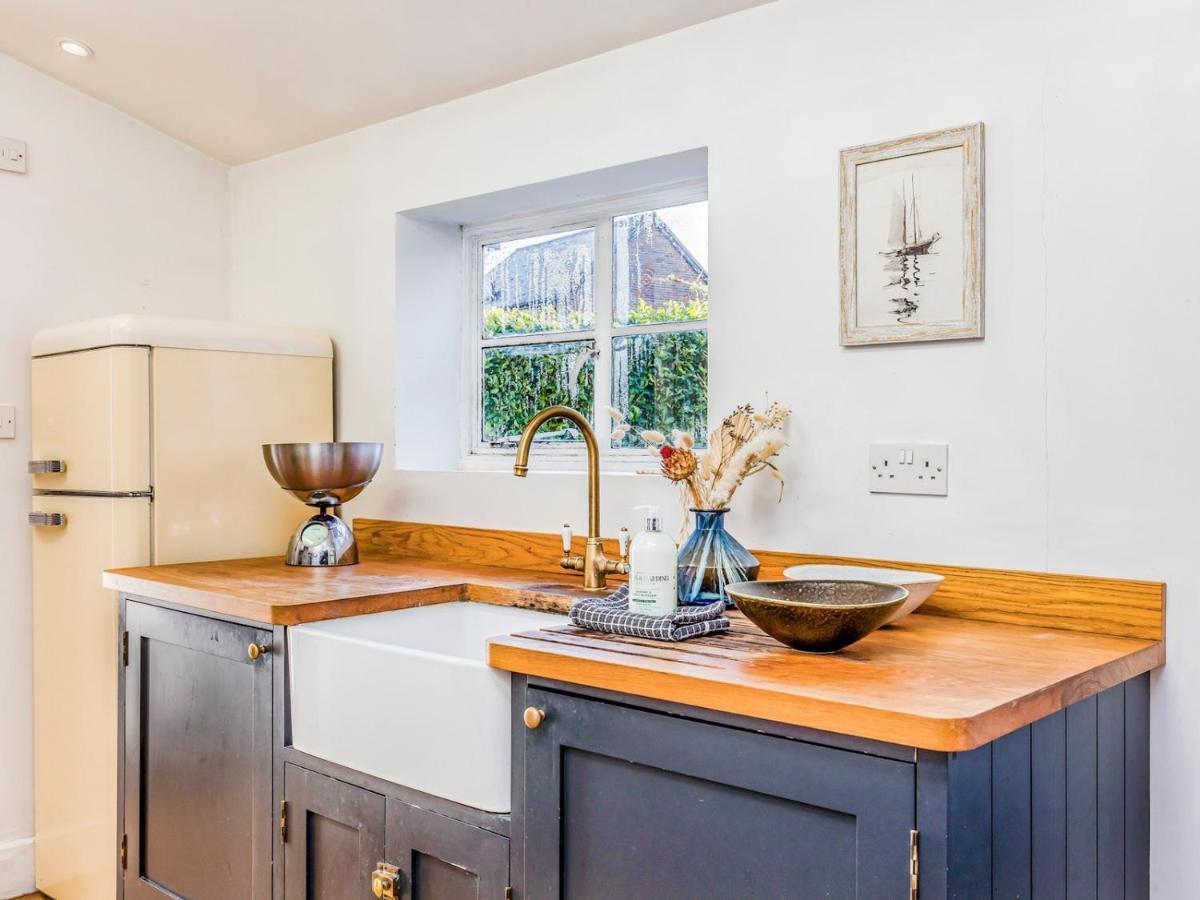 Pass The Keys Charming Downland Cottage Chichester Exterior foto