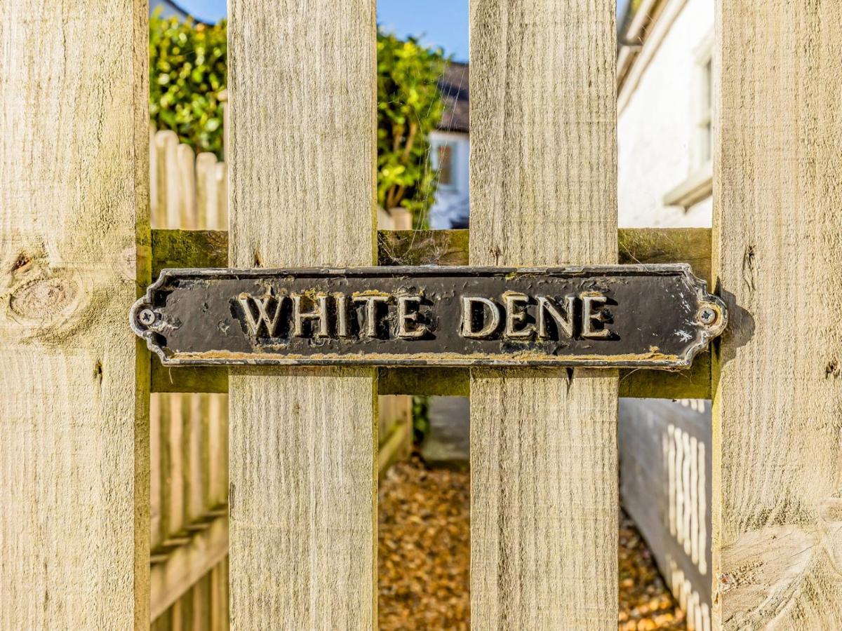 Pass The Keys Charming Downland Cottage Chichester Exterior foto